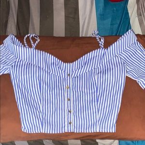 Blue cropped shirt ! 💗